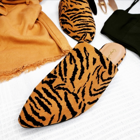 ποΈ//The Marcy// tiger stripes mule flat - Picture 4 of 7